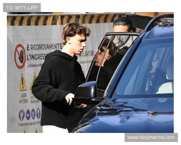 米兰官宣菲利克斯离队引众怒:零贡献为何获感谢?球迷集体炮轰俱乐部(2) 米兰官宣菲利克斯离队引众怒:零贡献为何获感谢?球迷集体炮轰俱乐部(2)